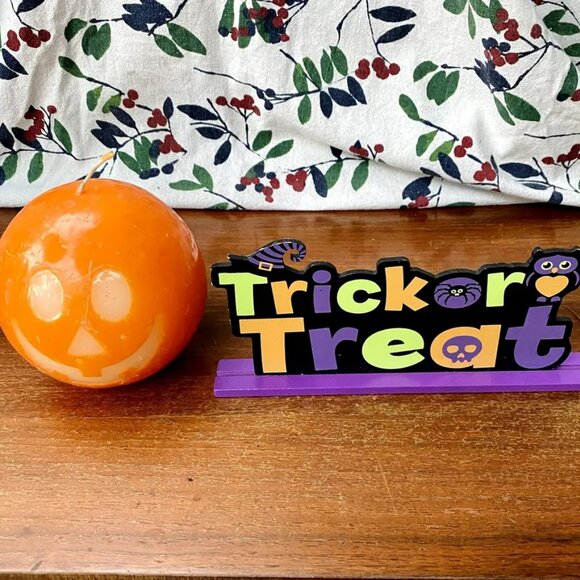 Halloween Decor Pumpkin Spice Candle Trick Or Treat Sign Placard - Picture 1 of 4